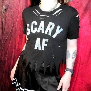 Scary Af distressed crop top🖤